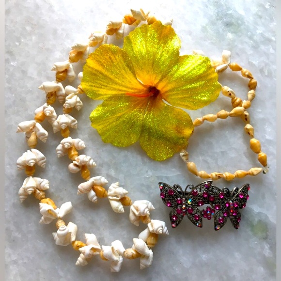 Jewelry - ✨Long shell necklace, Pink Butterfly Hair-clip &Yellow glitter Flower Barrette ✨